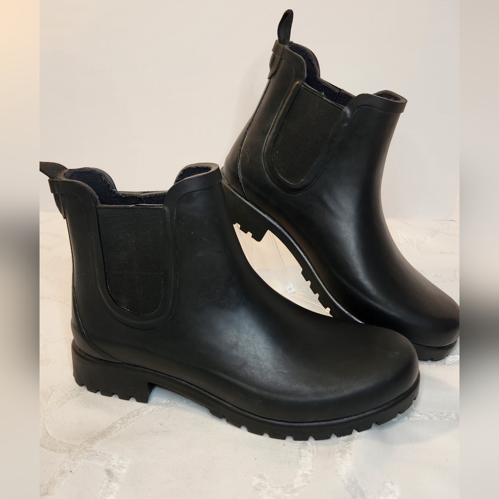 Alpine Design Women's Black Rubber Rain Lug Sole Non-Slip Bootie Size 7